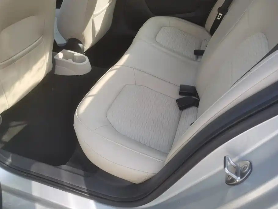 Skoda Rapid — миниатюра 11