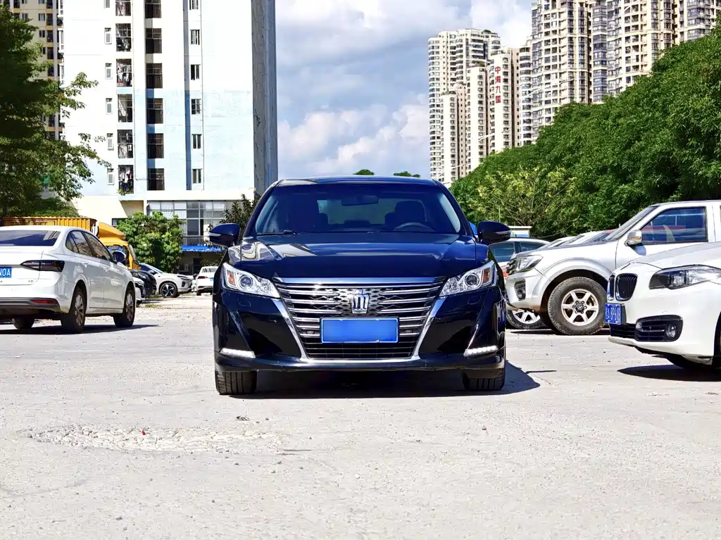 Toyota Crown — миниатюра 2
