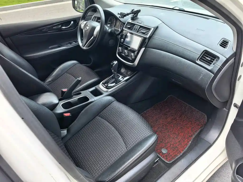 Nissan Tiida — миниатюра 4