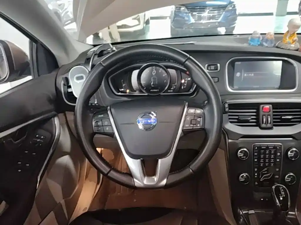 Volvo V40 — миниатюра 11
