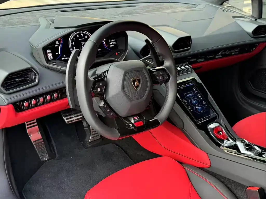 LAMBORGHINI HURACÁN