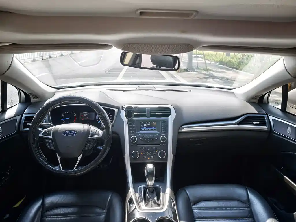 Ford Mondeo — миниатюра 6