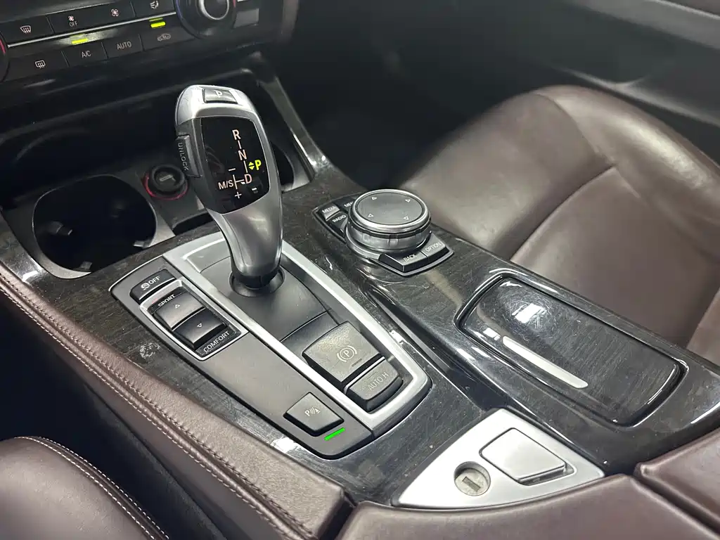 BMW 5 Series — миниатюра 13