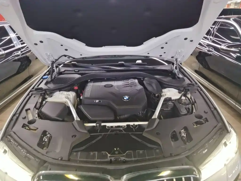 BMW 5 Series — миниатюра 20