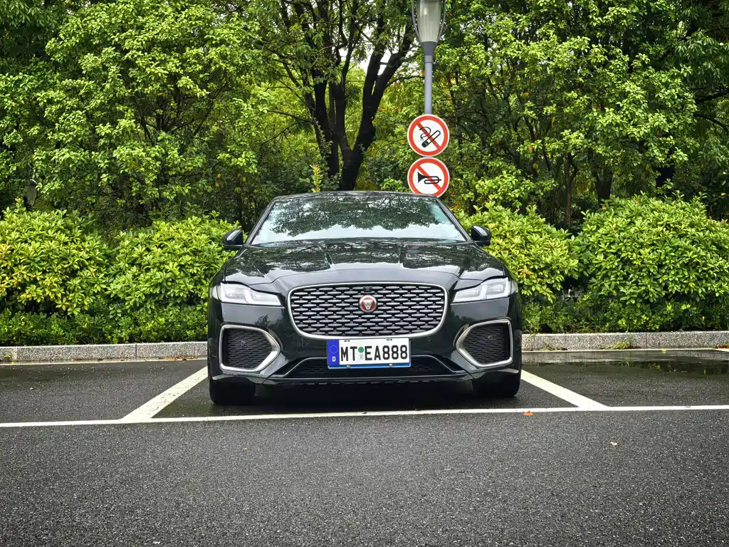 Jaguar XFL — миниатюра 2