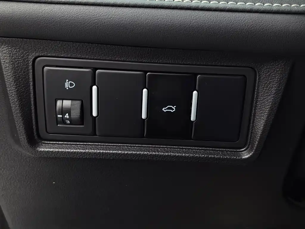 Geely Emgrand — миниатюра 25
