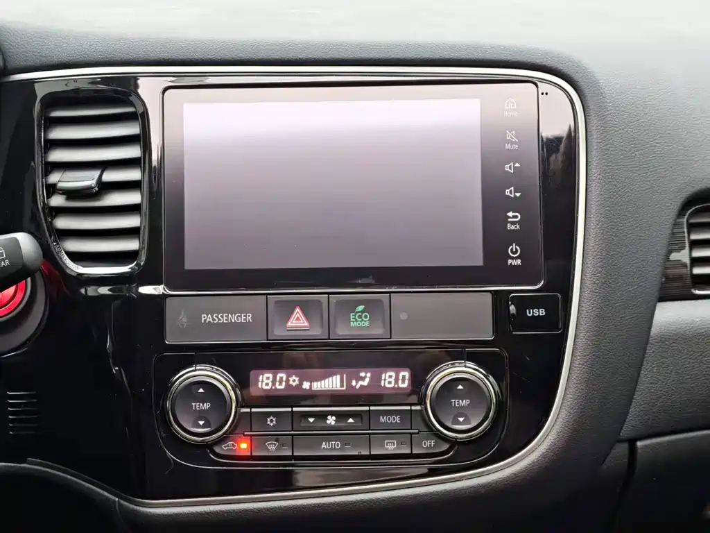 Mitsubishi Outlander — миниатюра 11