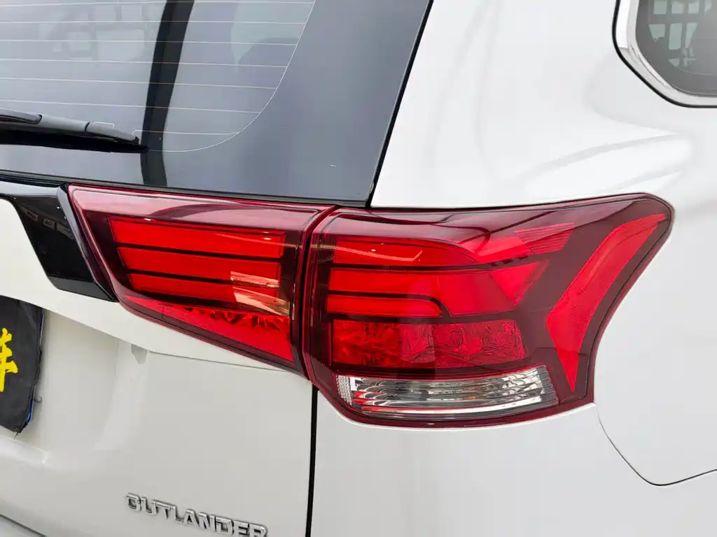 Mitsubishi Outlander — миниатюра 19