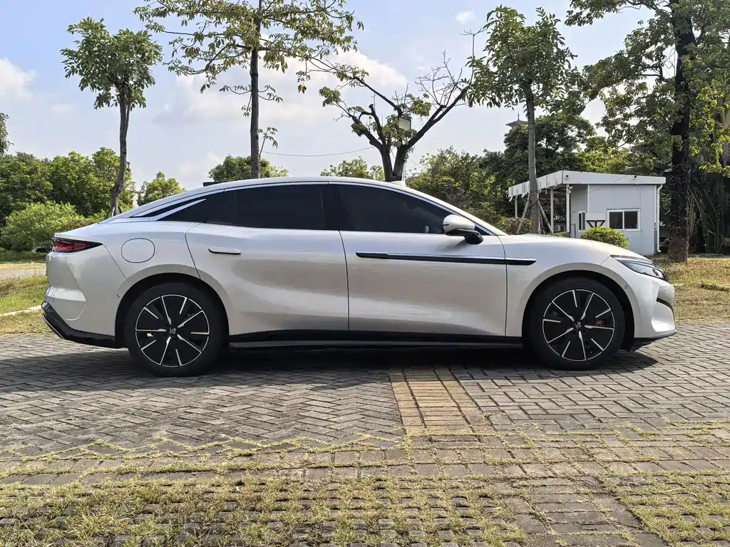 BYD Han L — миниатюра 5