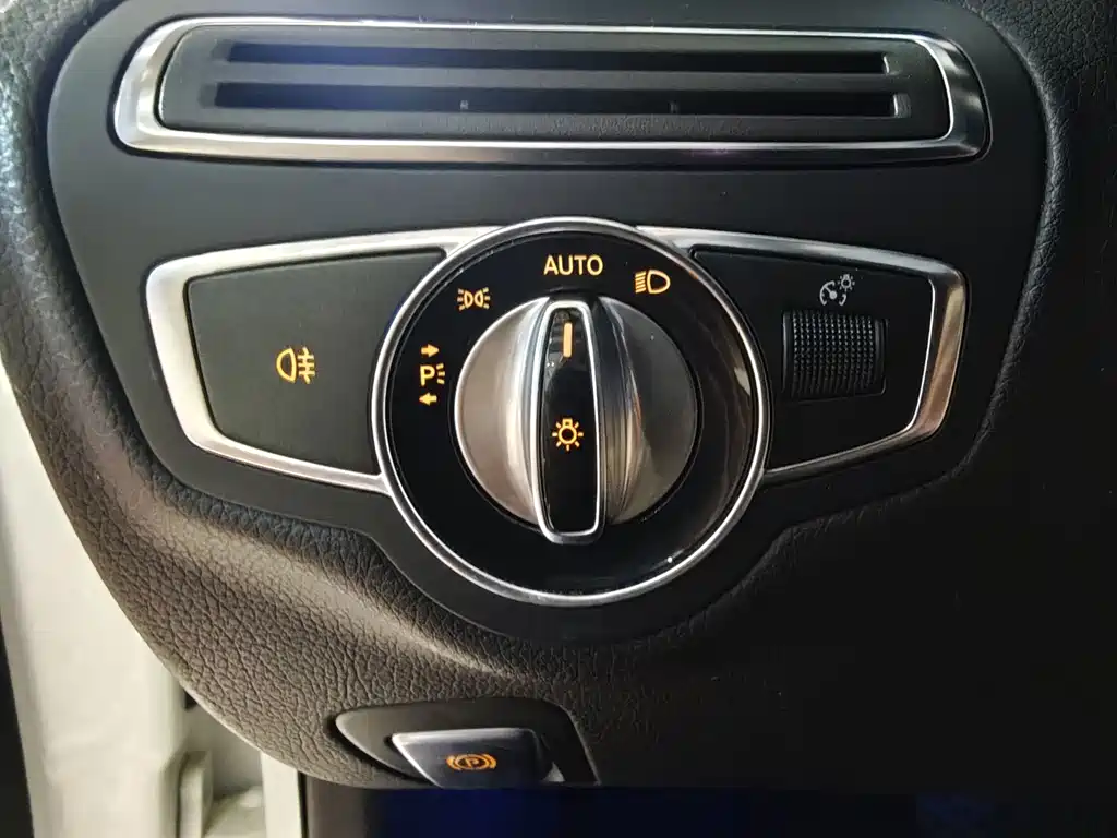 Mercedes-Benz C-Class — миниатюра 13