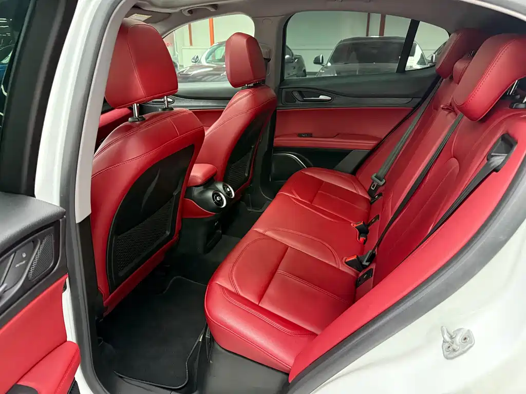 Alfa Romeo Stelvio — миниатюра 7