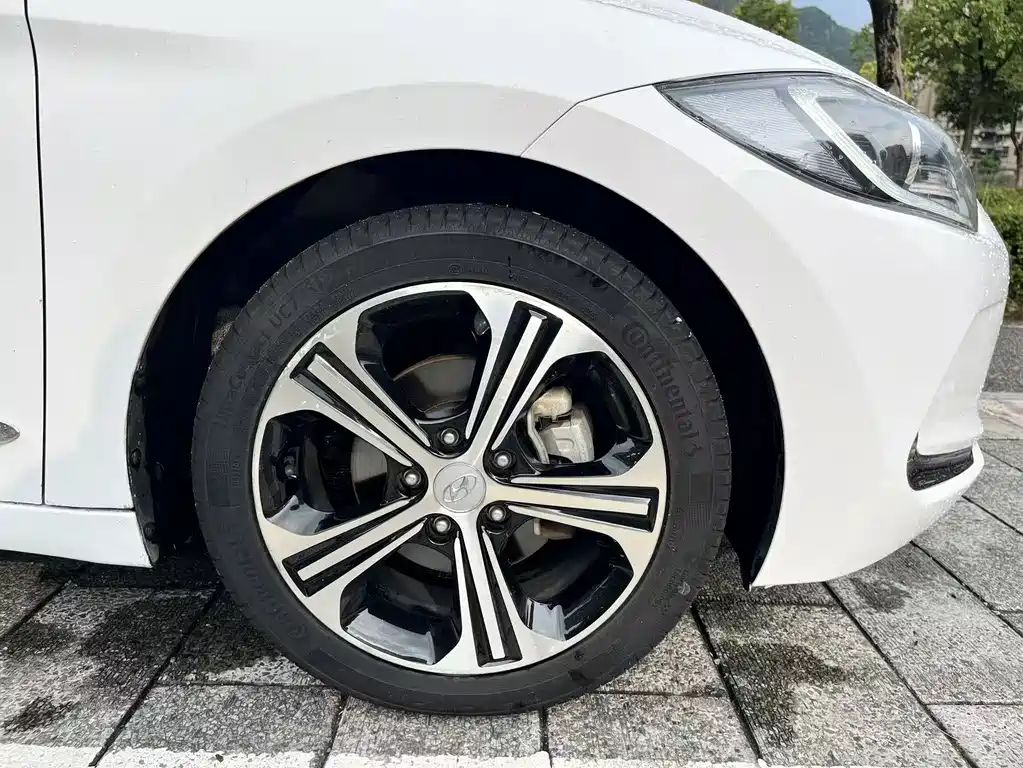 Hyundai Elantra — миниатюра 21