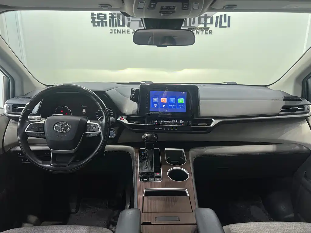 Toyota Sienna — миниатюра 10