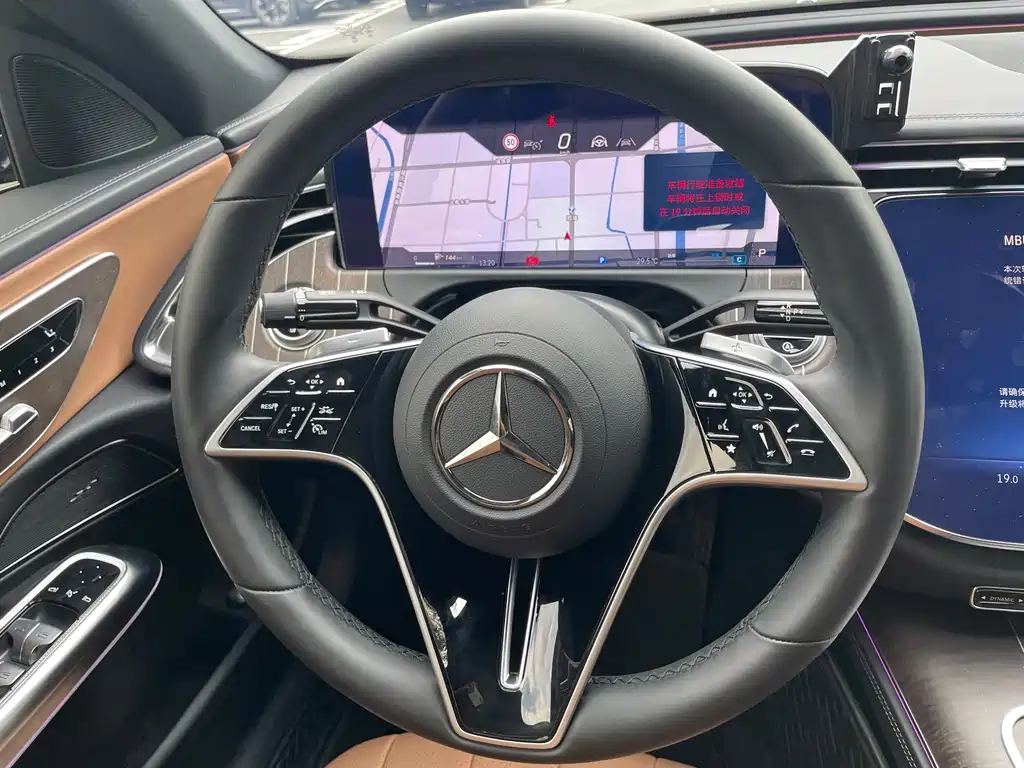 Mercedes-Benz E-Class — миниатюра 9