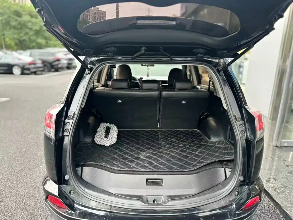 Toyota RAV4 — миниатюра 8