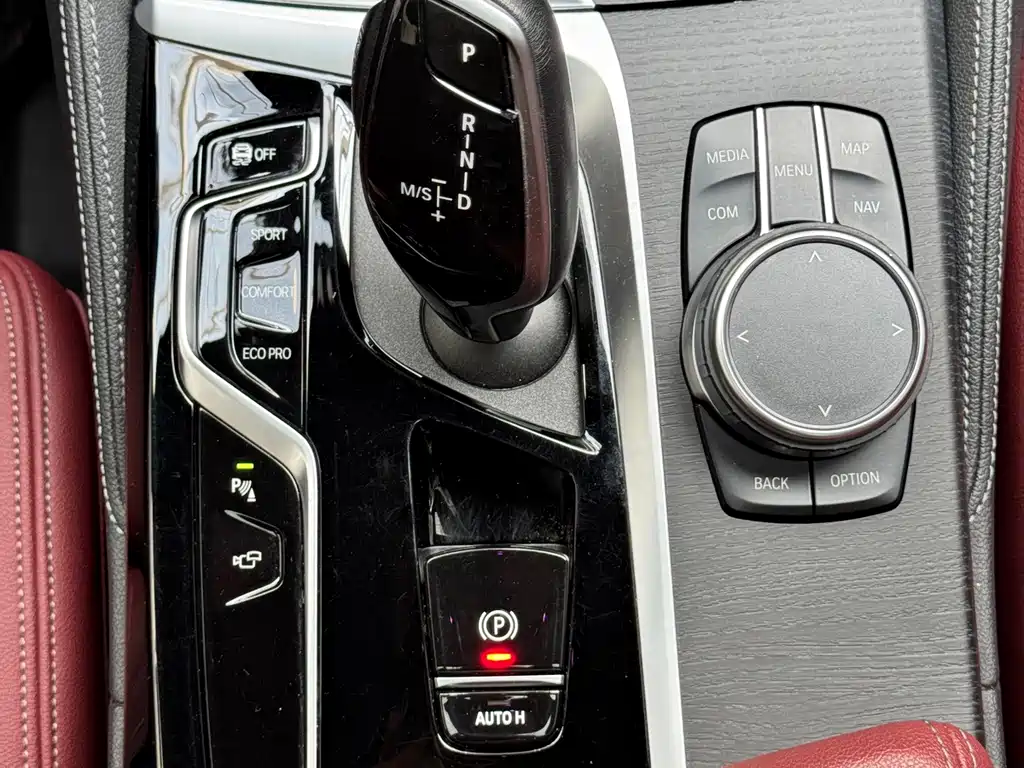 BMW 5 Series — миниатюра 18