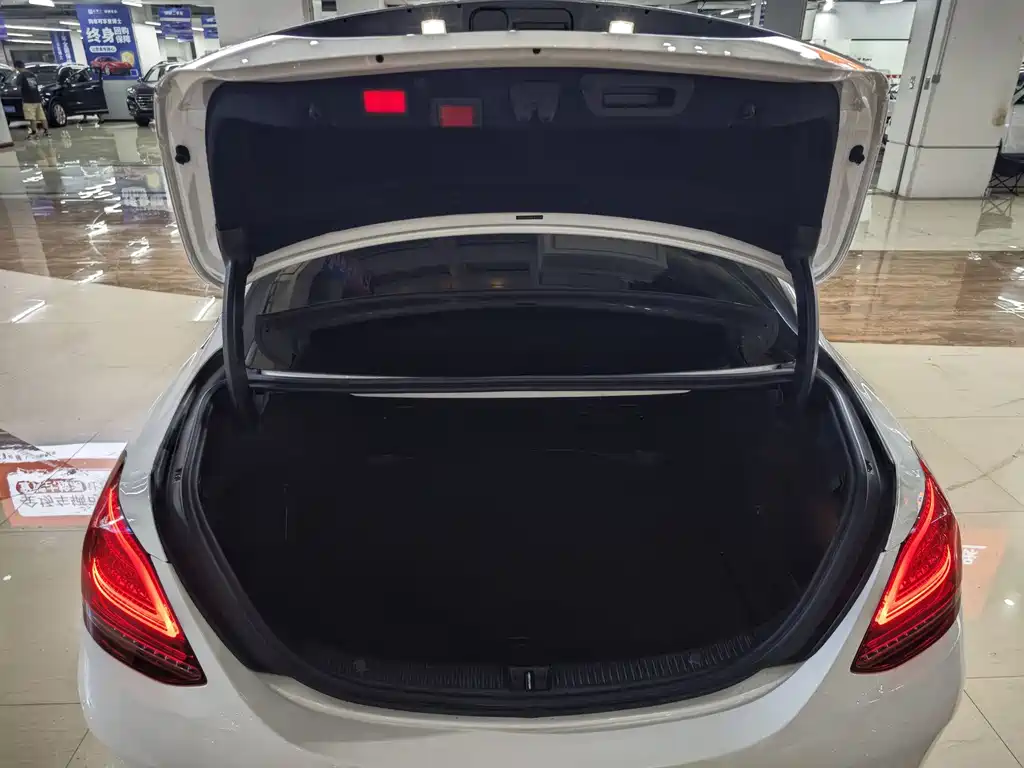 Mercedes-Benz C-Class — миниатюра 12