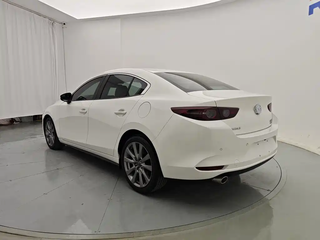 Mazda 3 Axela — миниатюра 8
