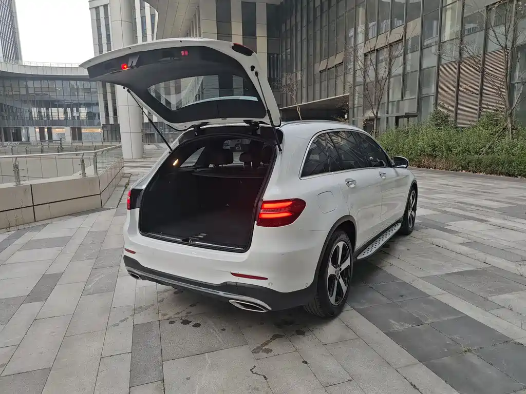 MERCEDES-BENZ GLC