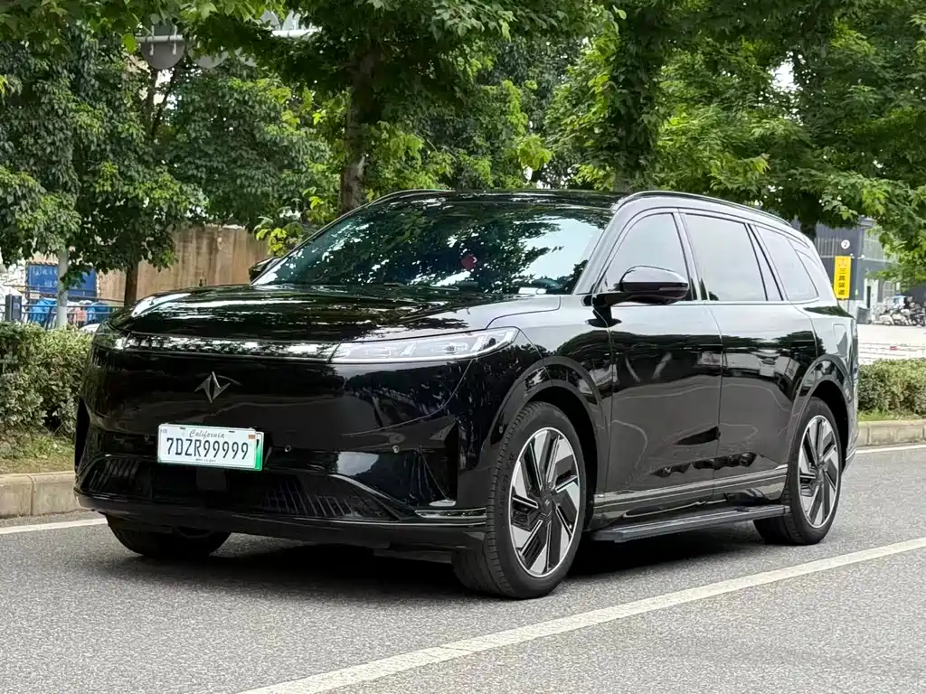 Dongfeng eπ008