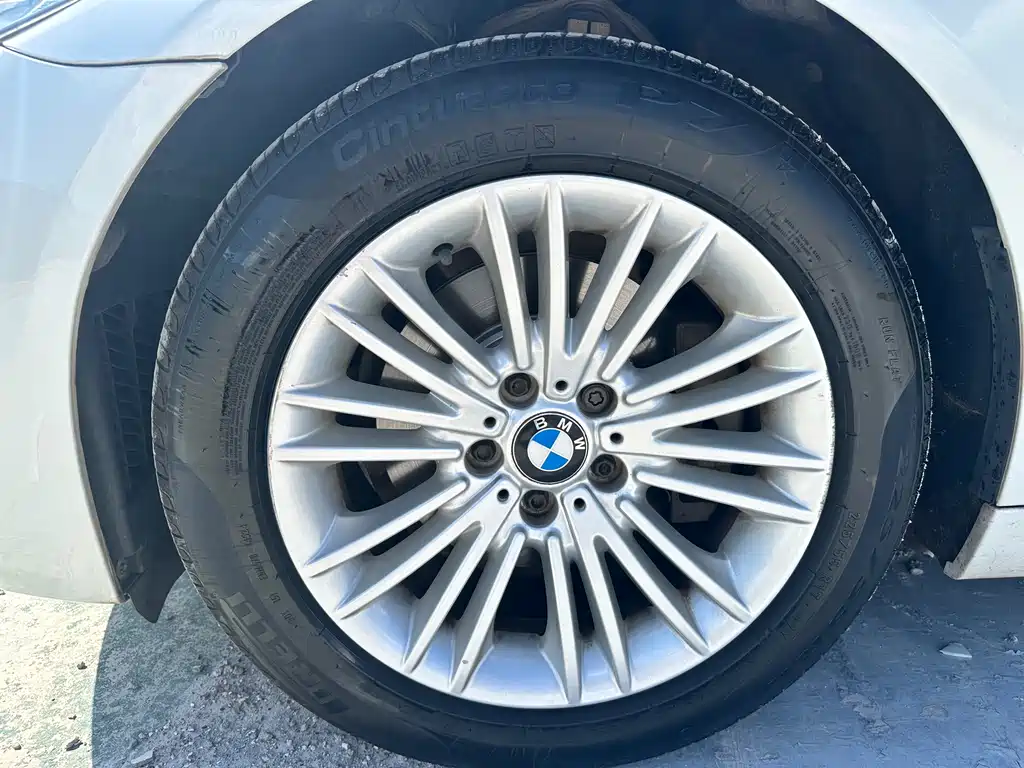 BMW 5 Series — миниатюра 9