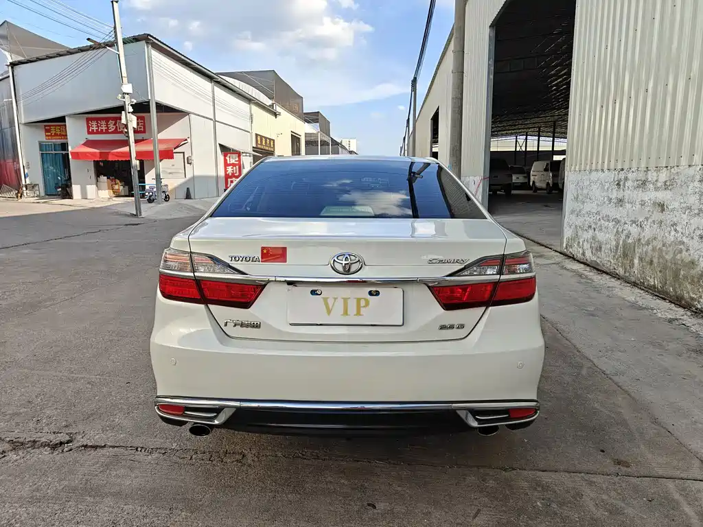 Toyota Camry — миниатюра 5