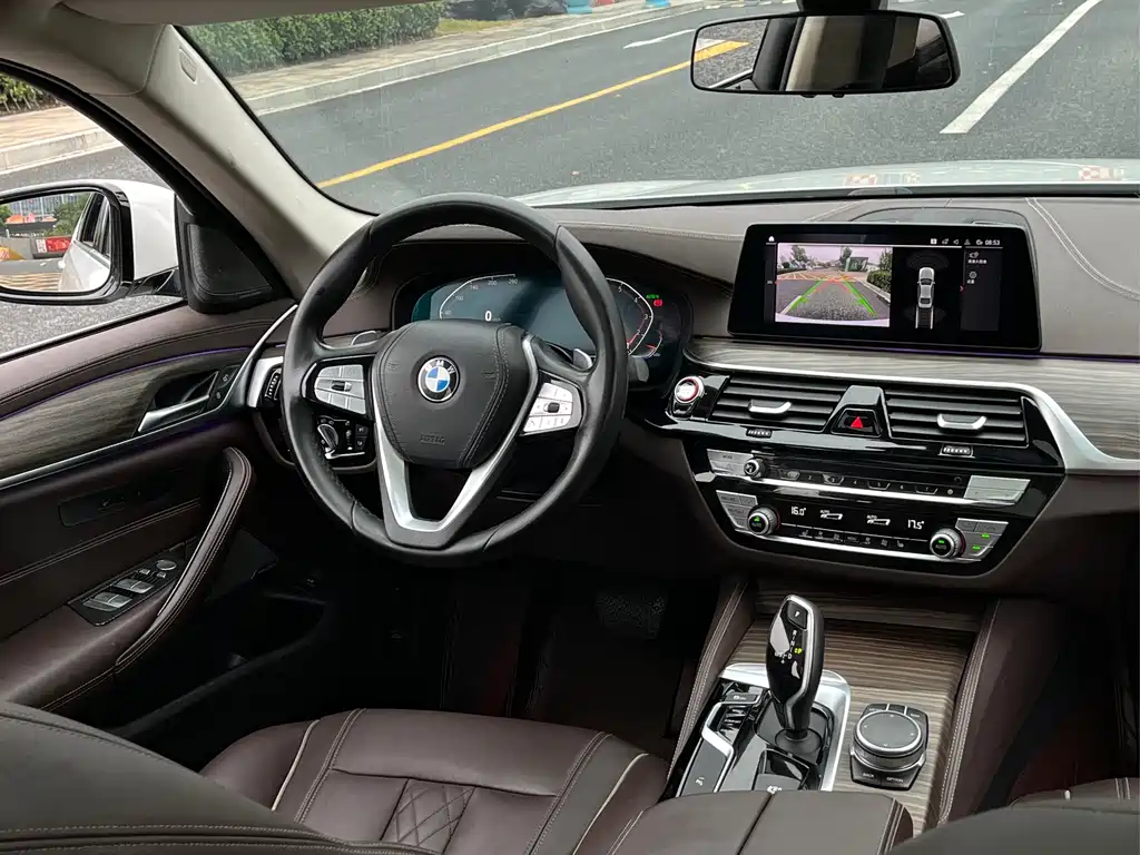 BMW 5 Series — миниатюра 17