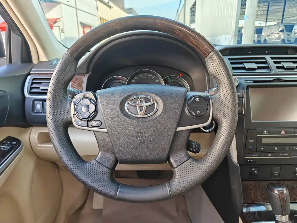 Toyota Camry — миниатюра 19