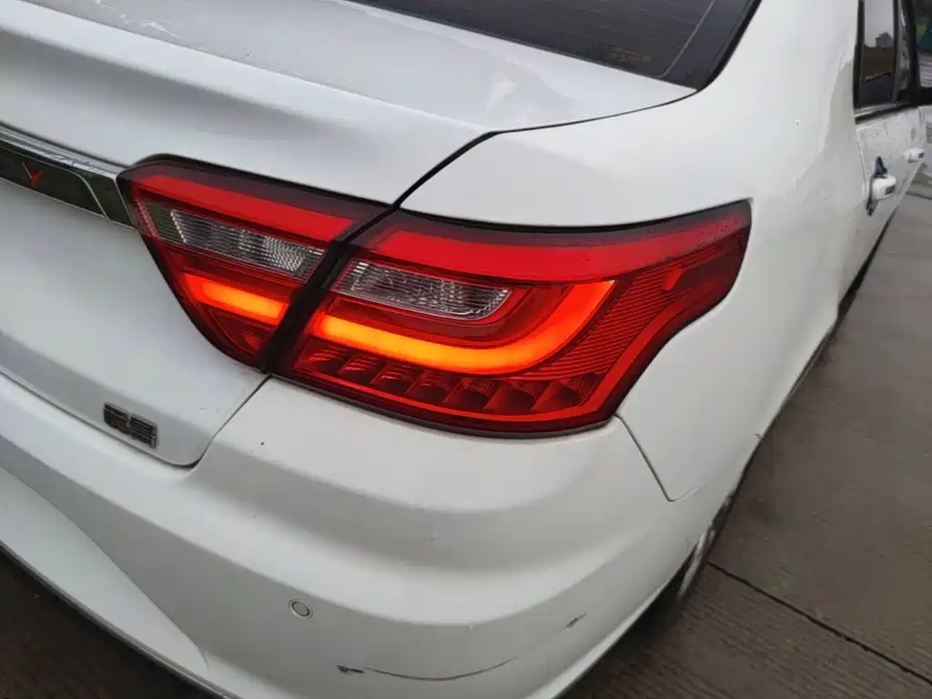 Geely Vision — миниатюра 8