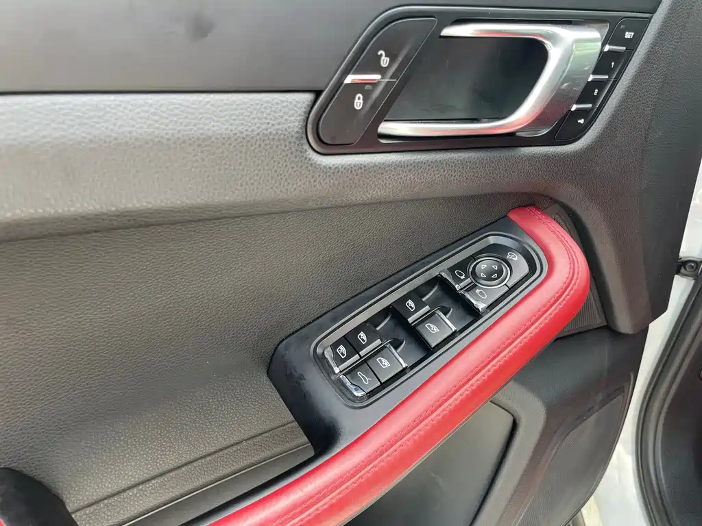 Porsche Macan — миниатюра 4