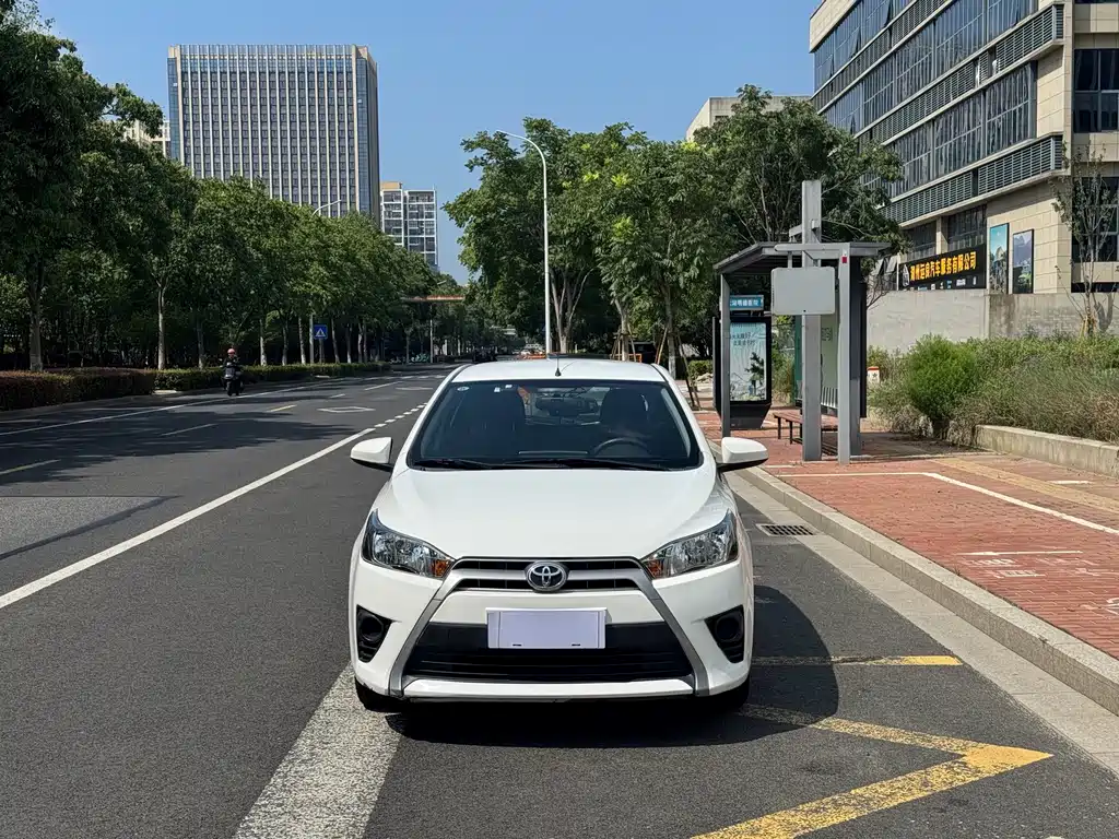 Toyota Yaris L — миниатюра 2