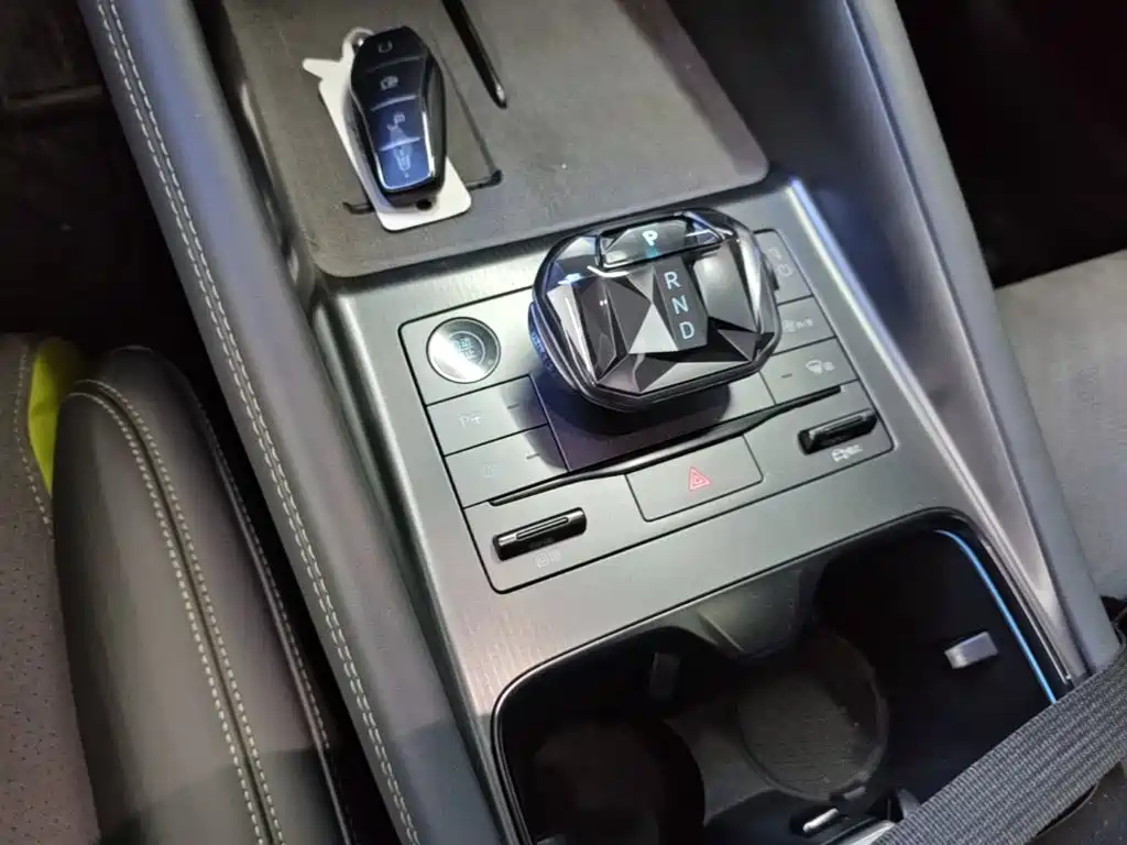 BYD L EV — миниатюра 14