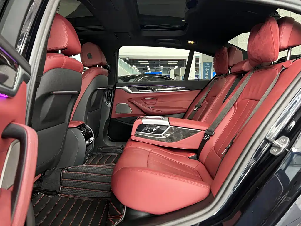 BMW 5 Series — миниатюра 8