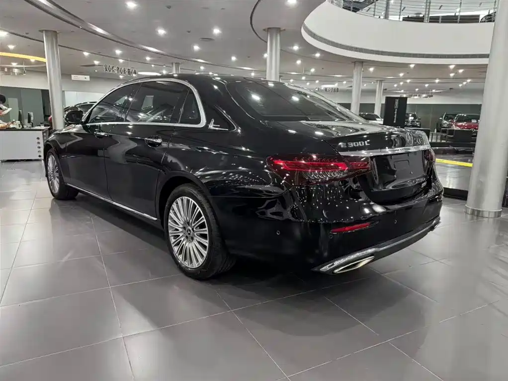 Mercedes-Benz E-Class — миниатюра 3