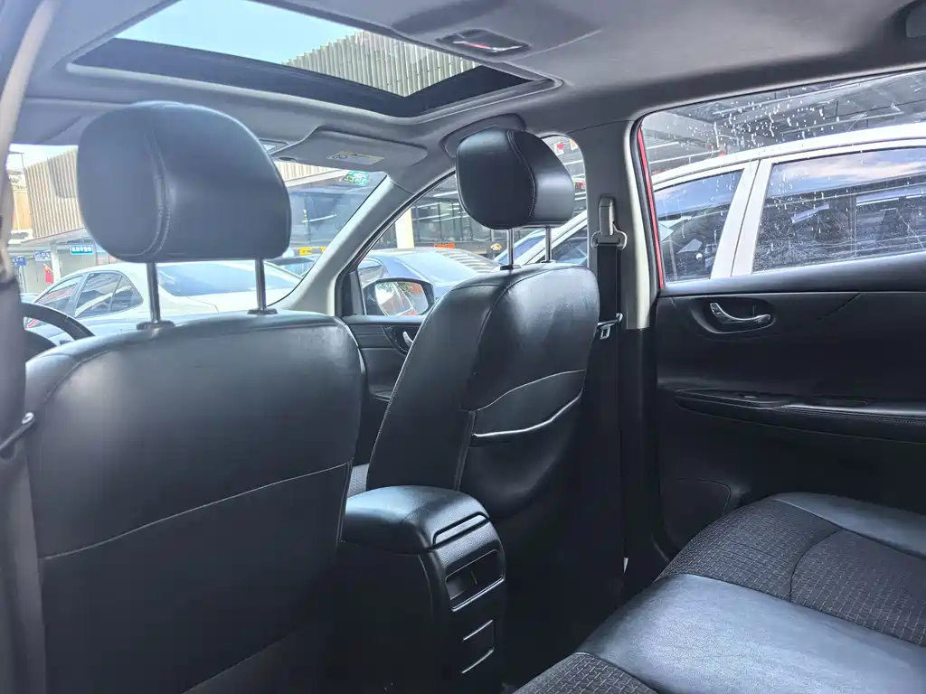 Nissan Tiida — миниатюра 10