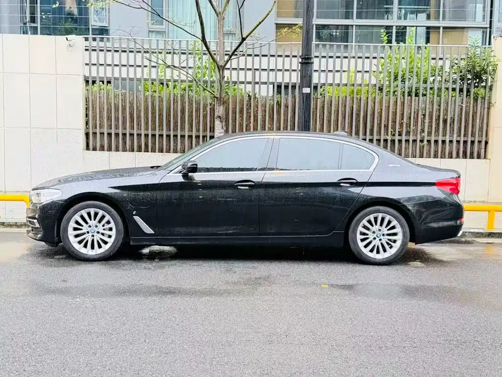 BMW 5 Series New Energy — миниатюра 2