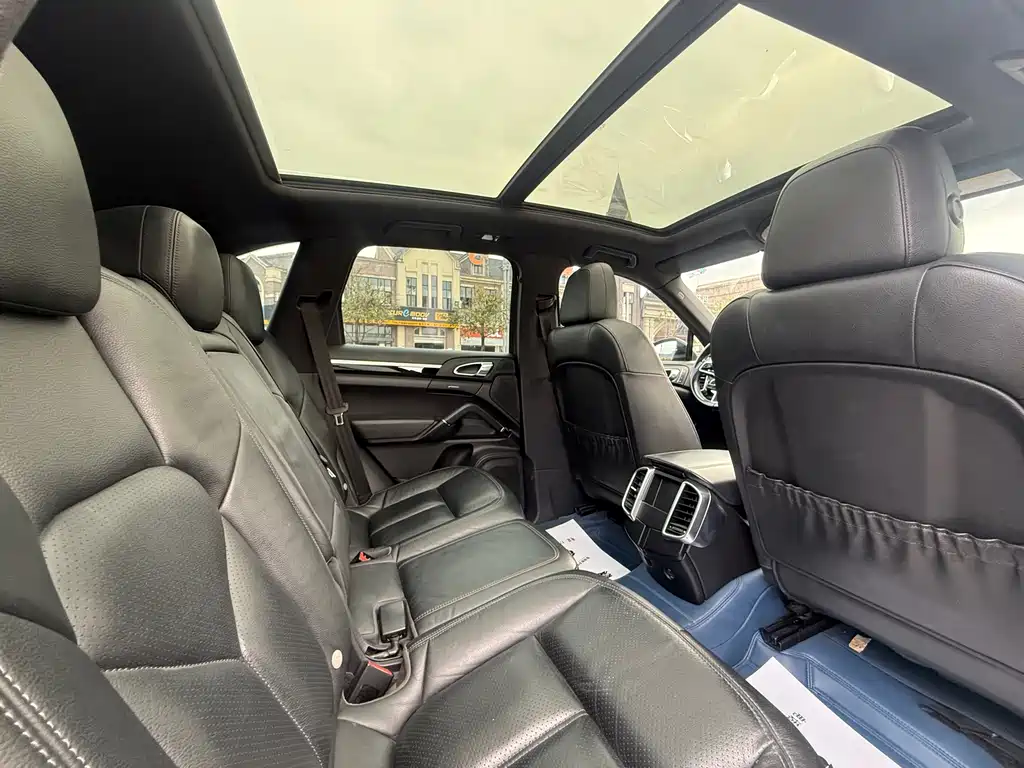 Porsche Cayenne — миниатюра 6