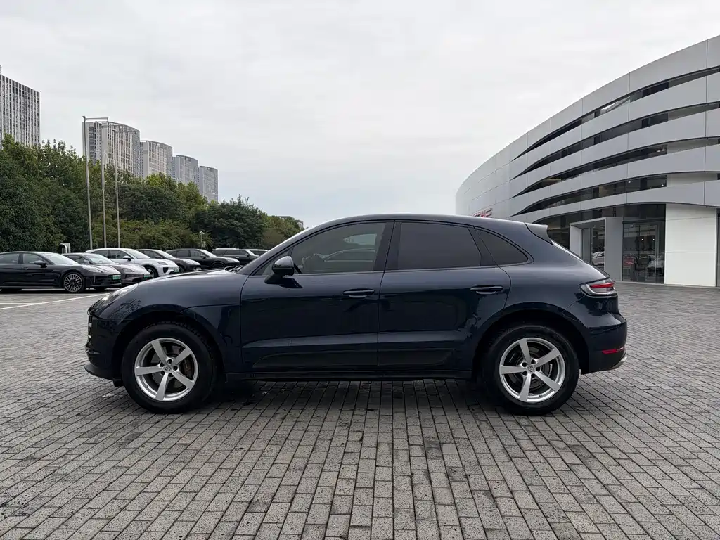 Porsche Macan — миниатюра 3