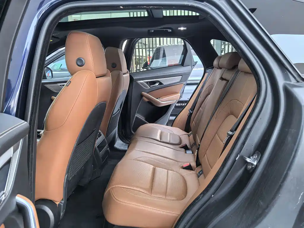 Jaguar F-PACE — миниатюра 10