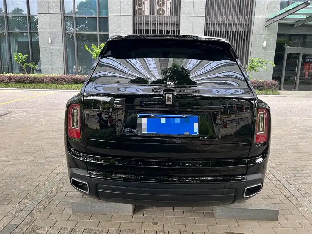 Rolls-Royce Cullinan 2018 мест