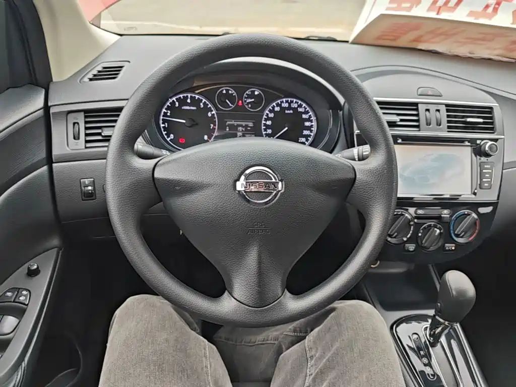 Nissan Tiida — миниатюра 11