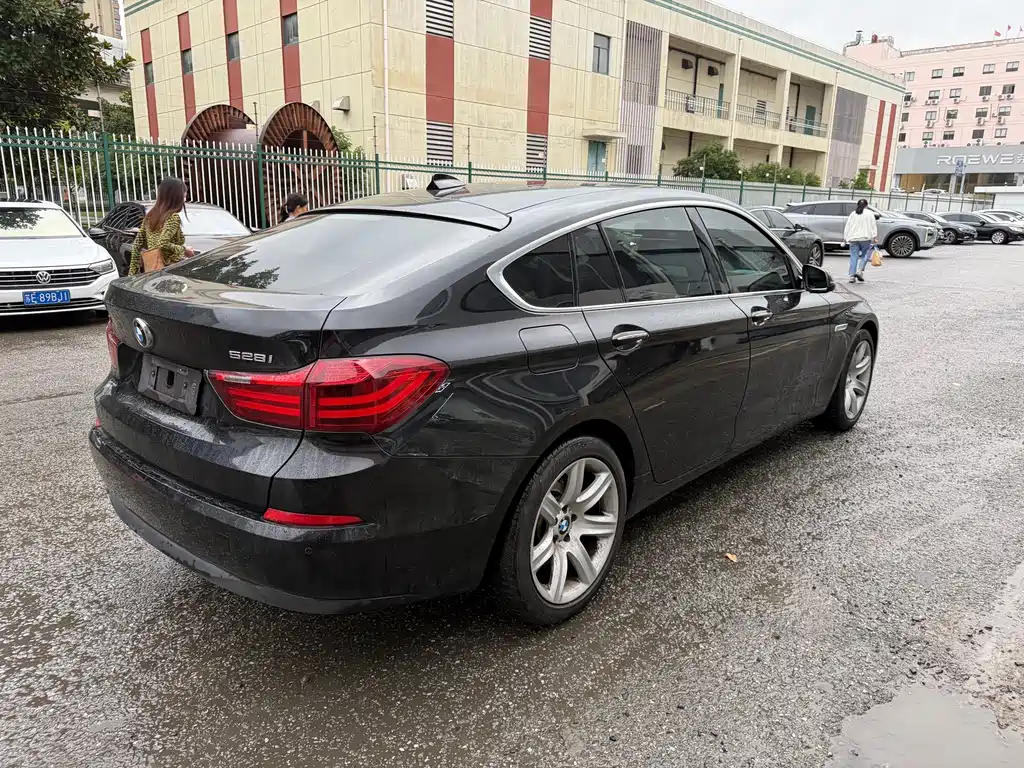 BMW 5 Series GT — миниатюра 9