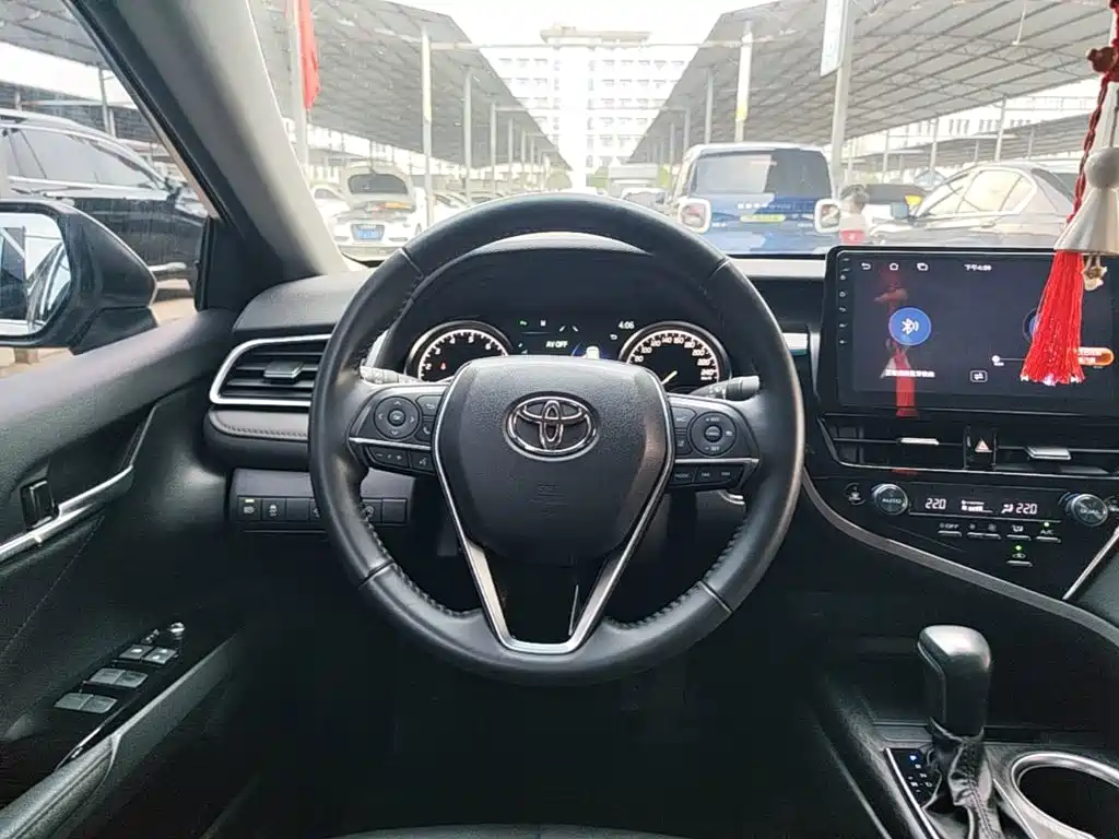 Toyota Camry — миниатюра 11