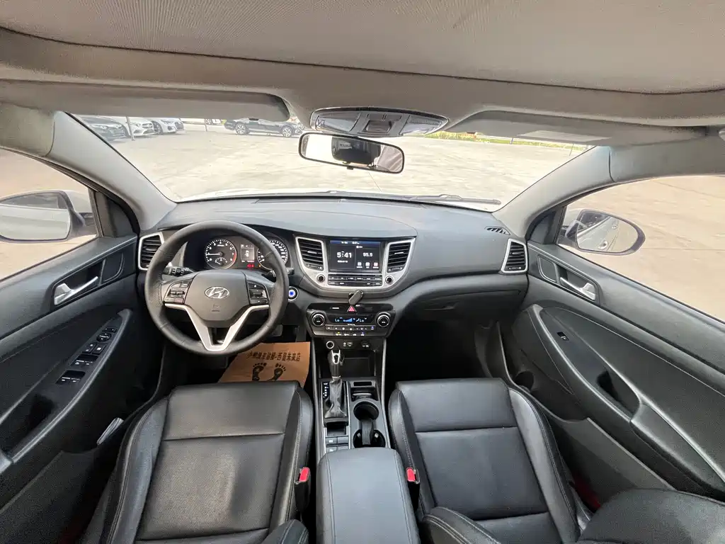 Hyundai Tucson 1.6T DCT 2WD 15th Anniversary Special Edition, фото 13