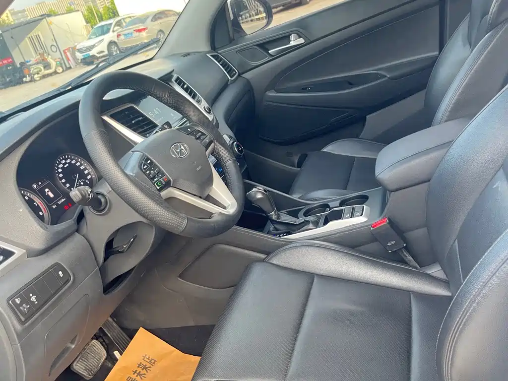Hyundai Tucson 1.6T DCT 2WD 15th Anniversary Special Edition, фото 15