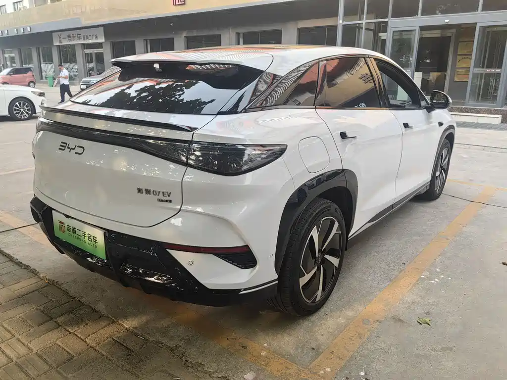 BYD Sealion 07 EV — миниатюра 2