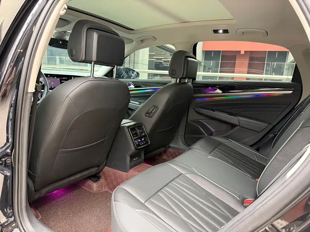 Volkswagen Passat 2023 330TSI Luxury
