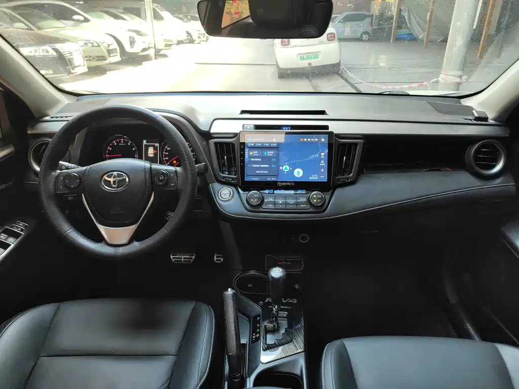Toyota RAV4 — миниатюра 8