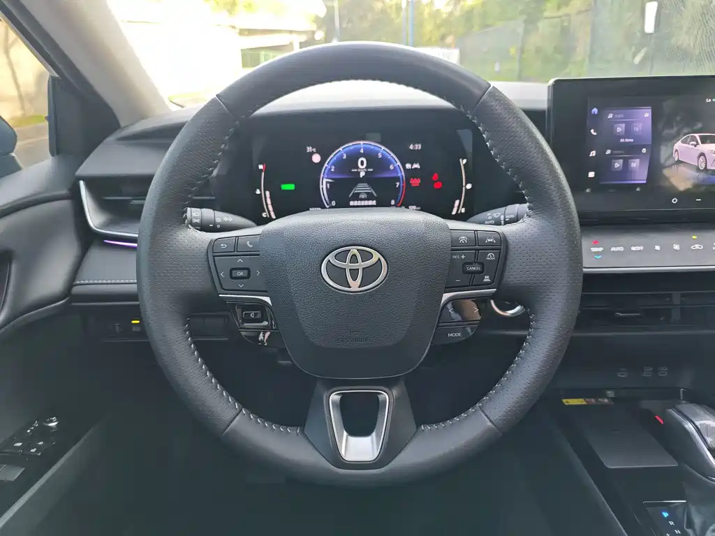 Toyota Camry — миниатюра 11