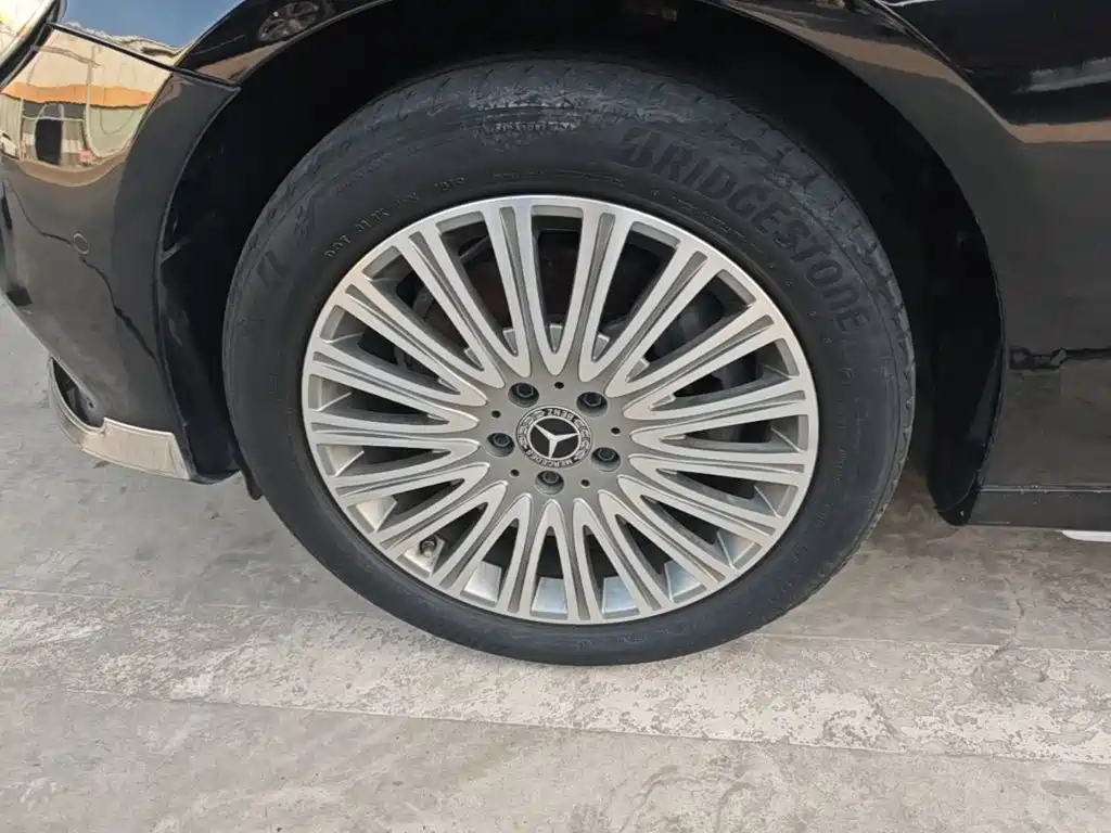 Mercedes-Benz E-Class — миниатюра 23